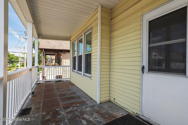 Building Photo - 52 Forest Ave