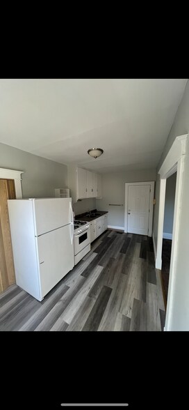 Building Photo - 364 College Ave