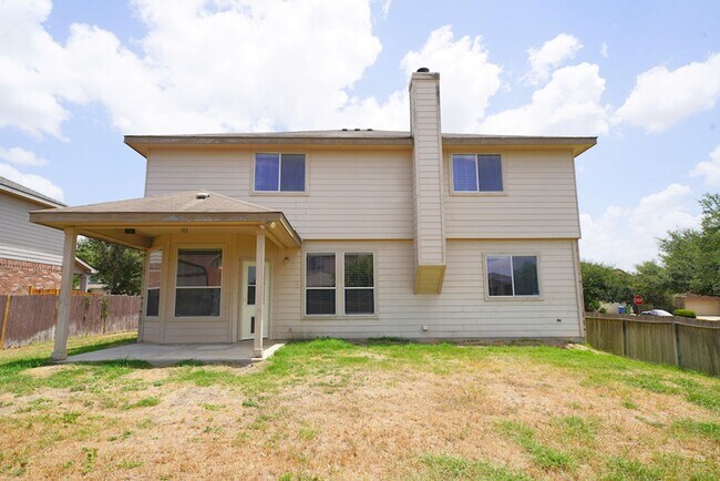 Building Photo - Spacious Home in Cibolo with 3 Car Garage! Realor Commission: $750