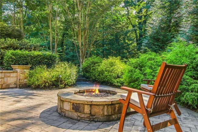 Building Photo - 5265 Peachtree Dunwoody Rd NE