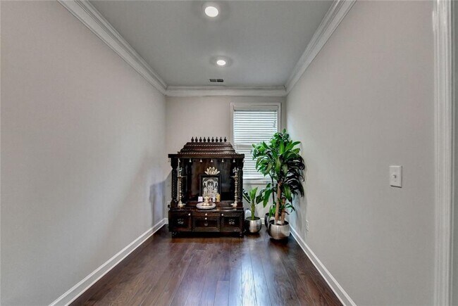 Building Photo - 6035 Ashborough Park