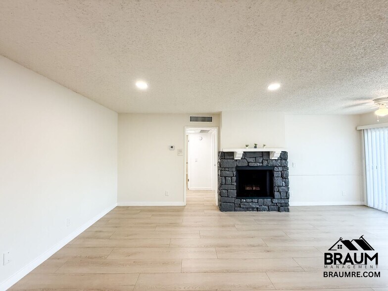 Building Photo - 13347 Victory Blvd