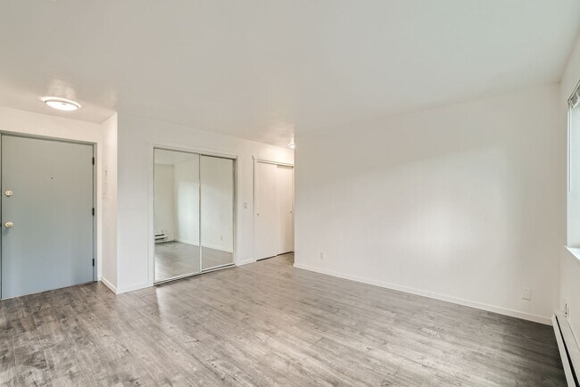 Building Photo - Amazing 1bed/1bath Apartment in White Center!