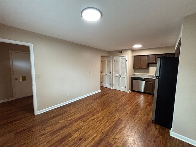 Building Photo - 1721 Donlee Dr