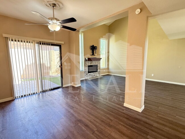 Building Photo - 2073 N Sunset Dr