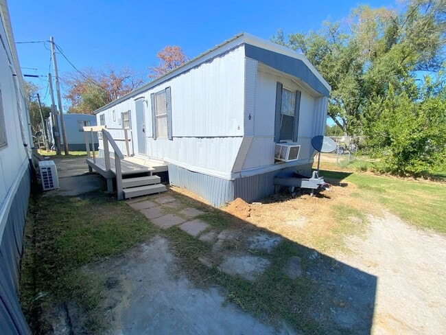 Building Photo - Affordable 1-Bed Mobile Home in Sulphur, L...