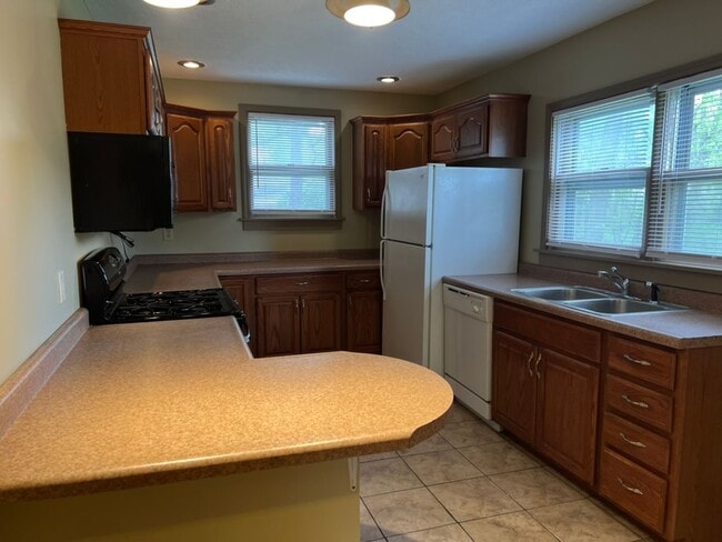 Building Photo - Charming 3 bedroom - 2 bath house in Normal