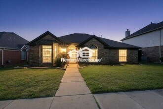Building Photo - MOVE IN READY Frisco Home
