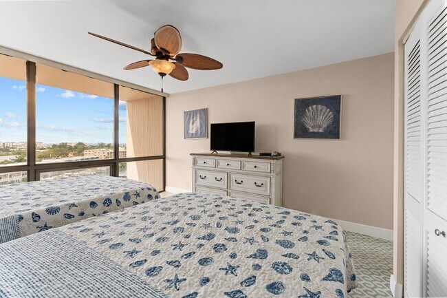 Building Photo - 1 Key Capri