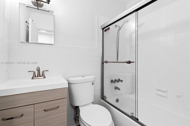 Building Photo - 1109 NE 6th Ave