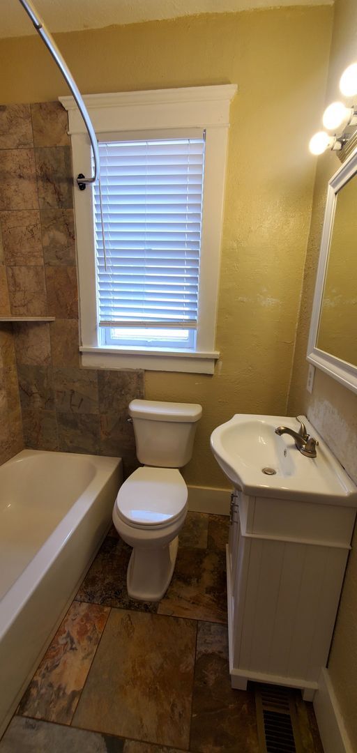 Building Photo - Hoagland Ogden Duplex