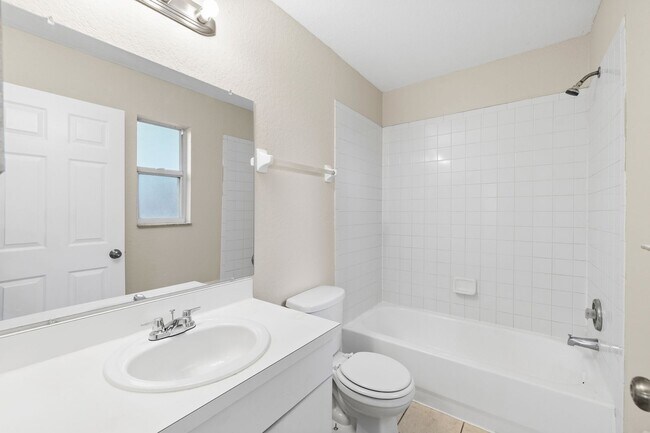 Building Photo - Cute 3/2 home with garage