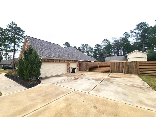 Building Photo - 17564 Country Meadow Ln