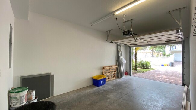 Building Photo - 3200 W Community Dr