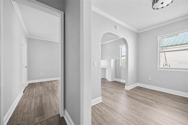 Building Photo - 3205 W San Pedro St
