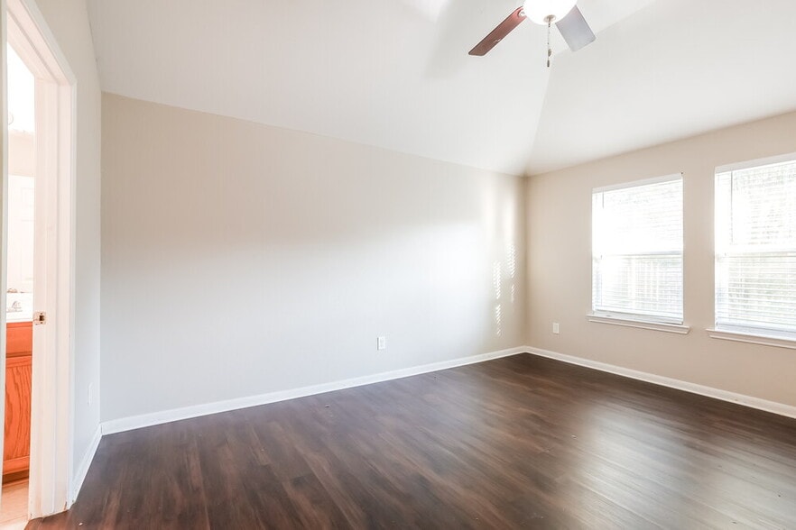 Building Photo - 21519 Kings Bend Dr