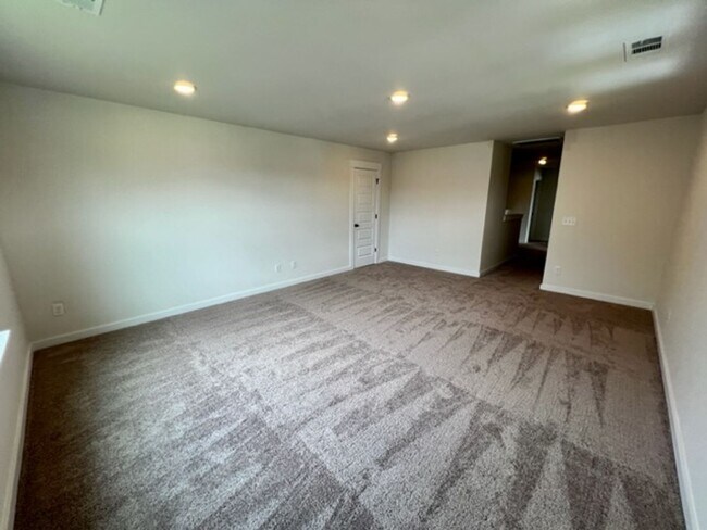 Building Photo - Beautiful 4 Bed/ 3.5 Bath Home in Newly Built Rivers Edge!