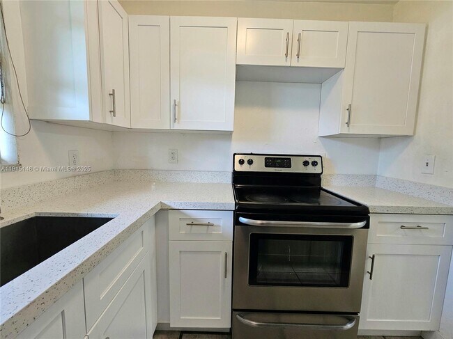 Building Photo - 5820 SW 27th St