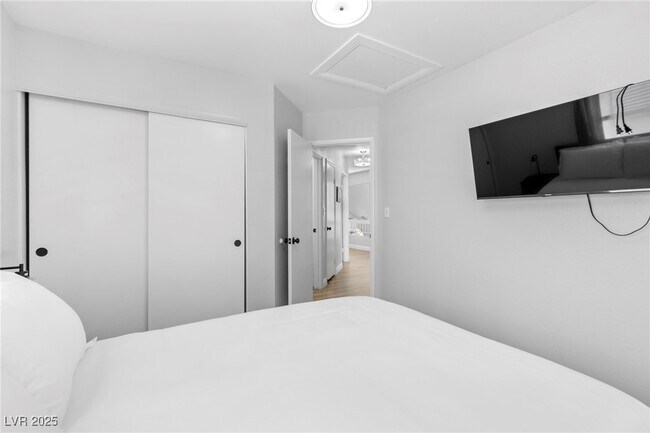 Building Photo - 2701 Sattley Cir
