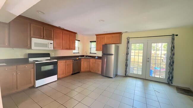 Building Photo - 3605 Shell Rd