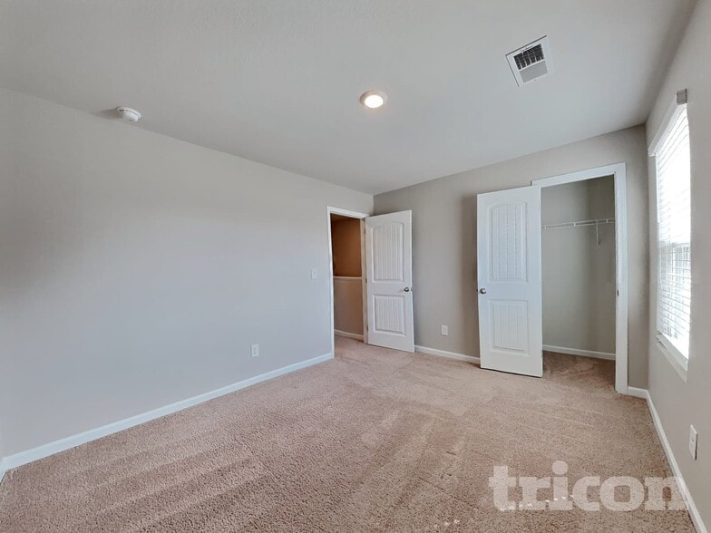 Building Photo - 14 Ivy Bank Dr