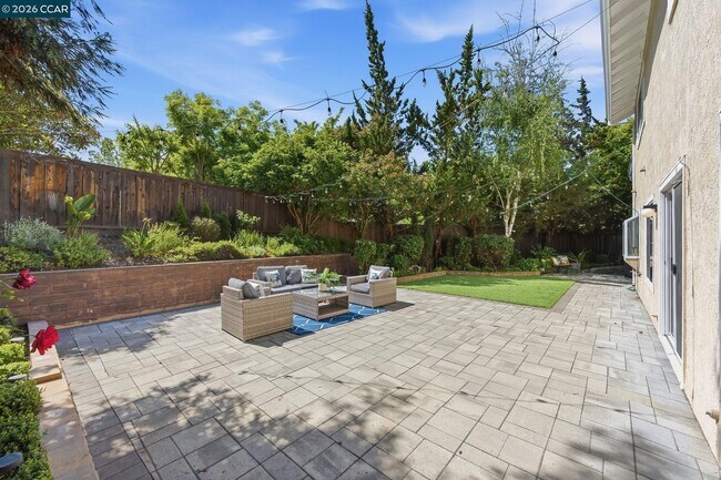 Building Photo - 601 Ambience Way