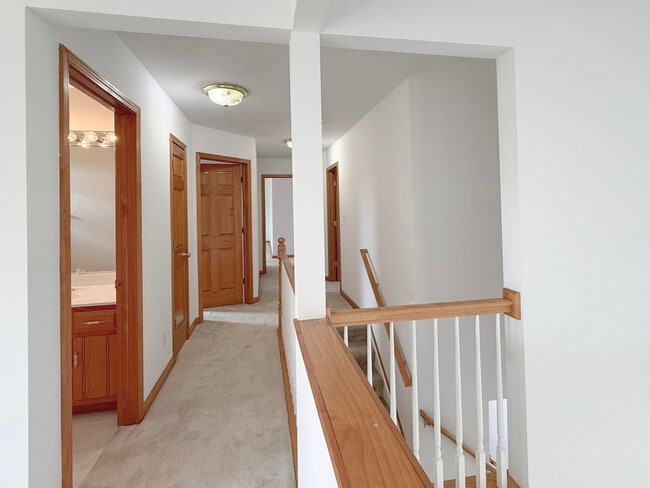 Building Photo - 1278 Knolls Ave S