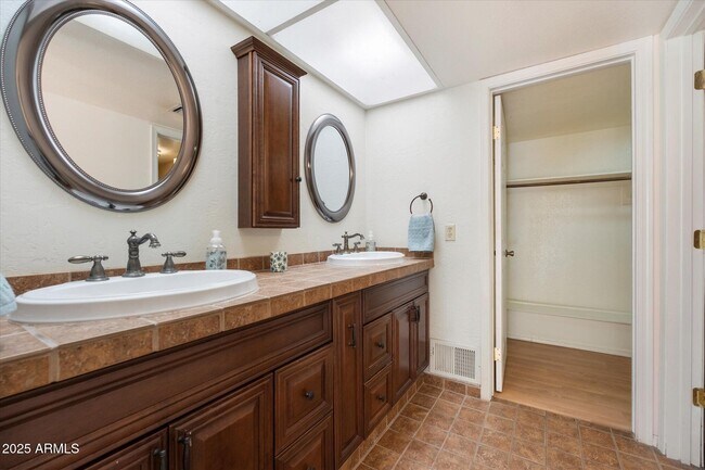 Building Photo - 37300 N Tom Darlington Dr