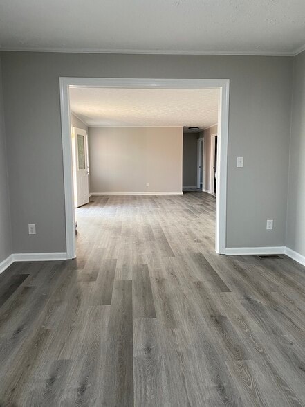 Building Photo - 213 Tara Dr