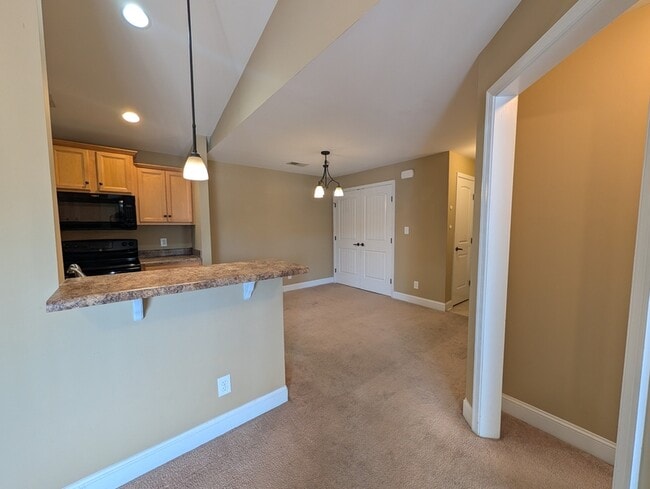 Building Photo - 102 Capstone Dr