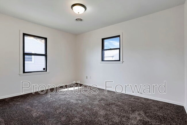 Building Photo - 4379 Maplegrove Dr