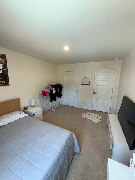 Building Photo - 608 Gray Br Ct