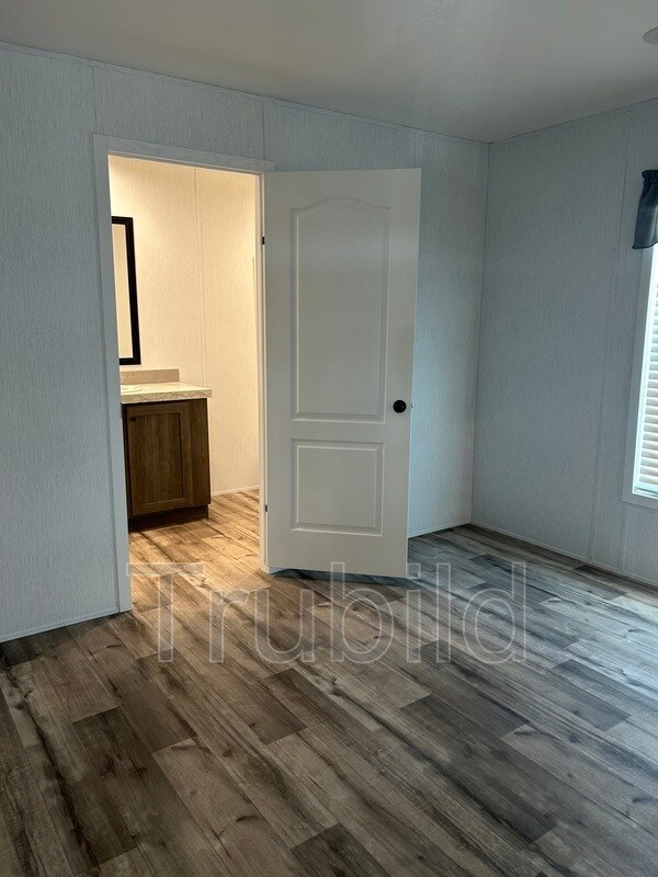 Building Photo - 96 Somerset Dr