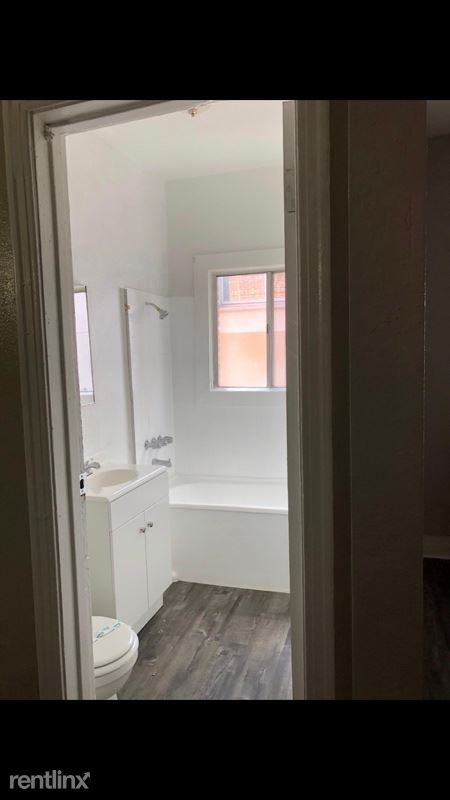 Building Photo - 688 Shatto Pl