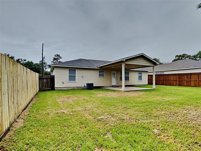 Building Photo - 16365 Hidden River Ct
