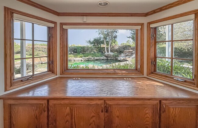 Building Photo - Calabasas 4BR w/pool+spa, views, solar pan...