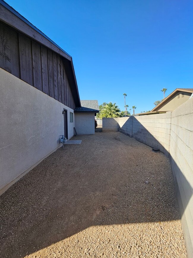 Building Photo - 3 bd with office -N. Phx - 1 story single ...