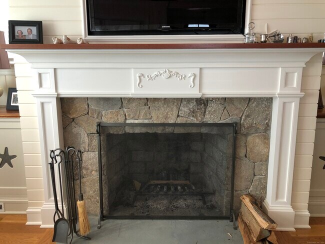 Building Photo - 12 Danbury Ave