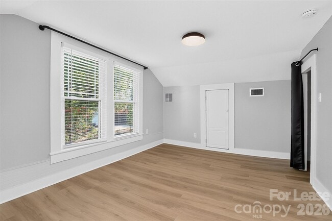 Building Photo - 204 E McNeely Ave