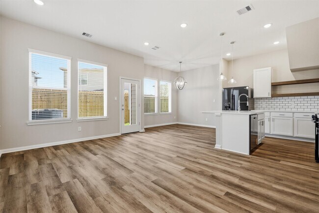 Building Photo - 9914 Clark Cyn Ln