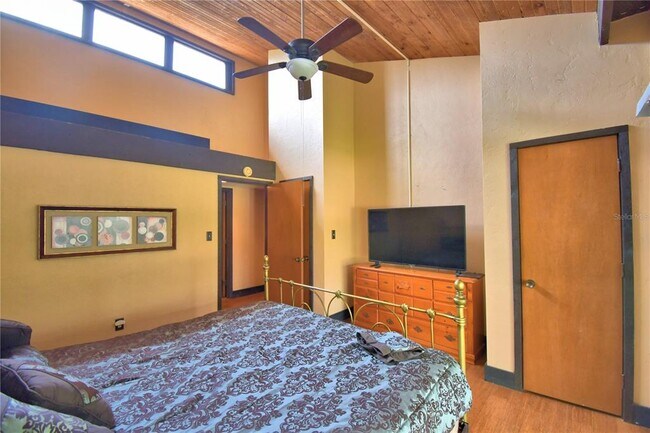 Building Photo - 5027 Sherwood Ln