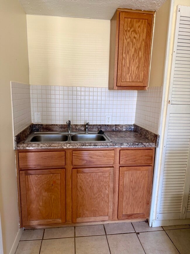 Building Photo - 1608 Dyer Ave