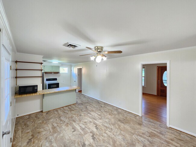 Building Photo - 139 Saratoga Dr