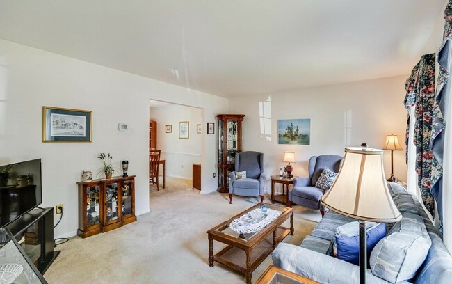 Primary Photo - 15411 Pine Tree Ct