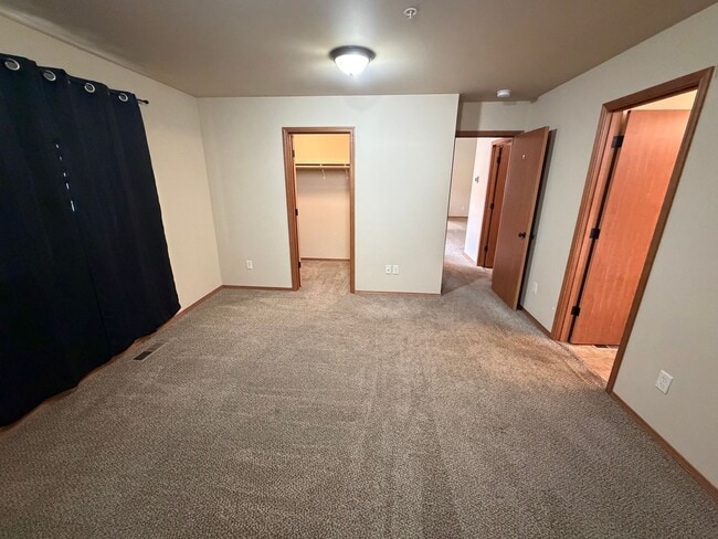 Building Photo - Now renting 3 bedroom House