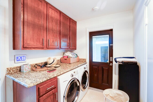 Building Photo - 216 32nd St