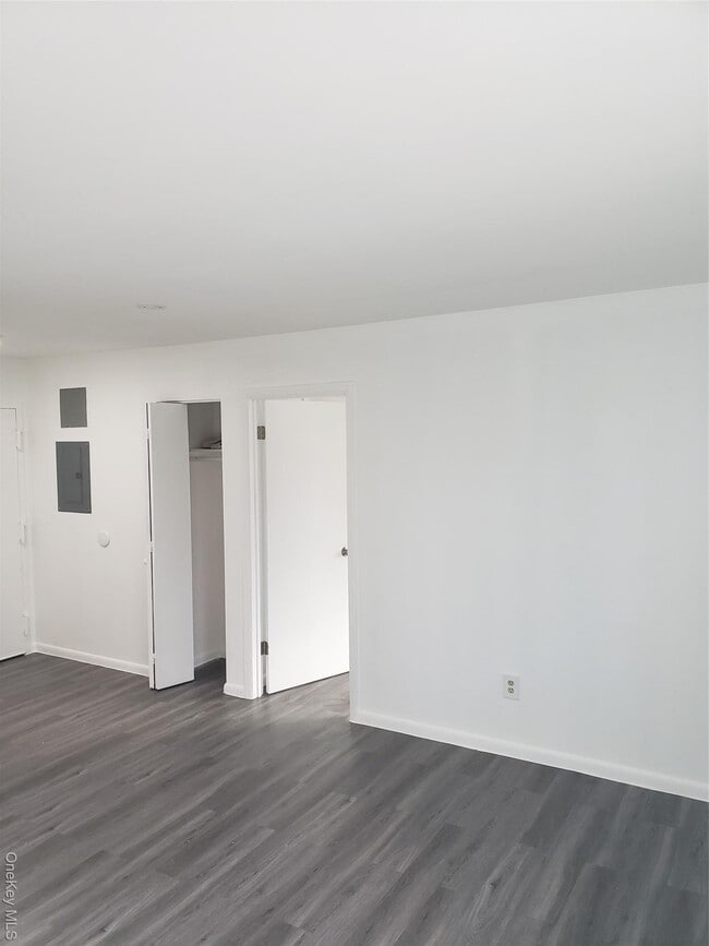 Primary Photo - 345 Benham Ave