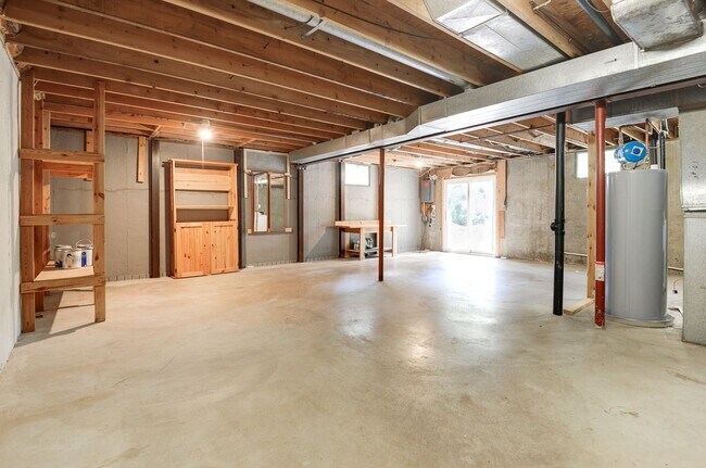 Building Photo - 3 Bedroom 2.5 Bath SFH in Fairfax for Rent!