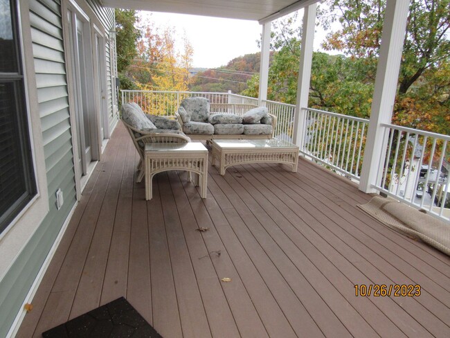 Building Photo - Lake View House with Boat Slip