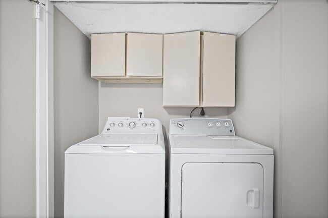 Building Photo - 6171 Dryad Dr